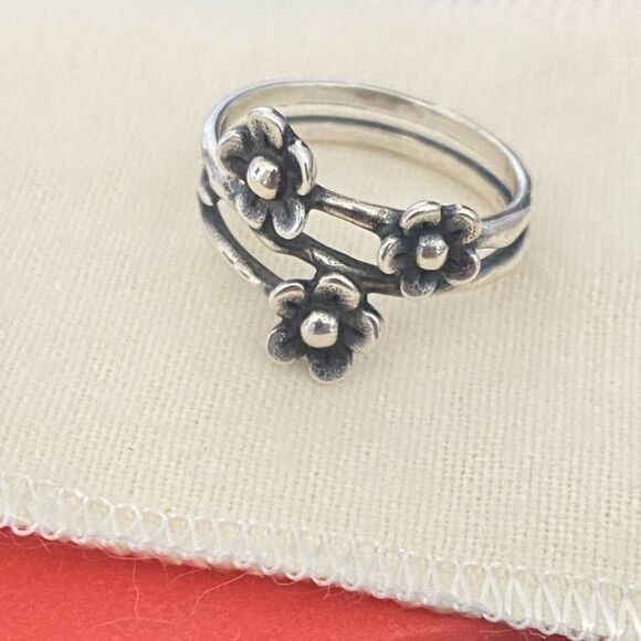 James Avery Retired Budding Vines Ring